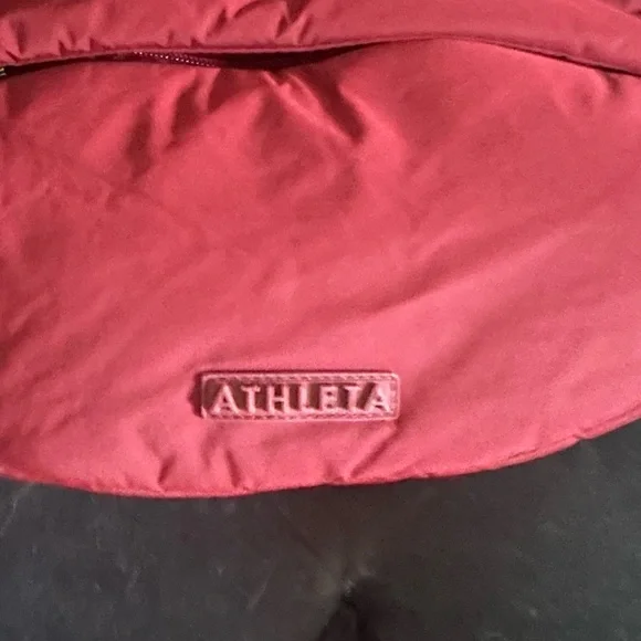 Athleta All About Small Crossbody Hobo Bag in Redwood - Picture 7 of 10